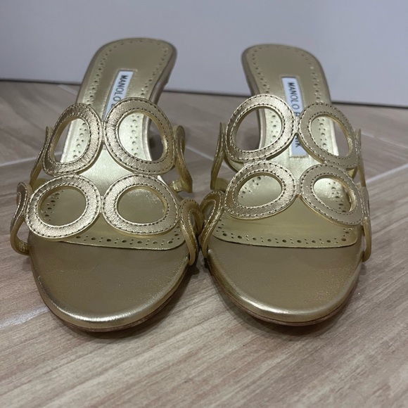 Manolo Blahnik Barimu Gold Metallic Mules - Picture 6 of 11